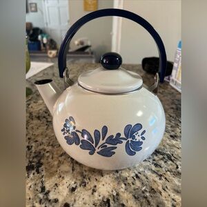 Pfaltzgraff Yorktowne Porcelain Enamel On Metal Tea Kettle Pot Vintage 6 3/8in